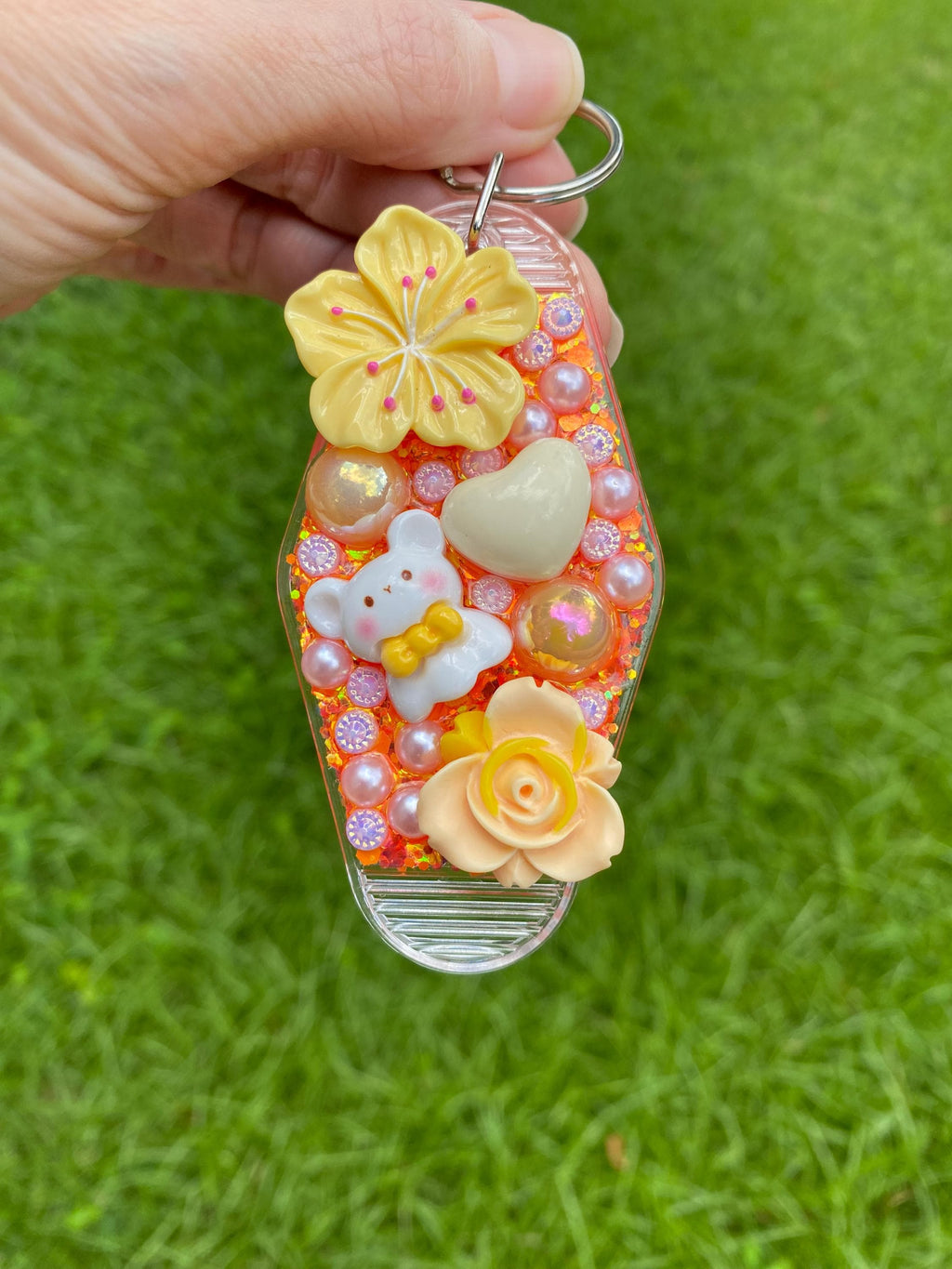 Sparkly Kawaii Bear Floral Retro Motel Style Glitter Junk Keychain